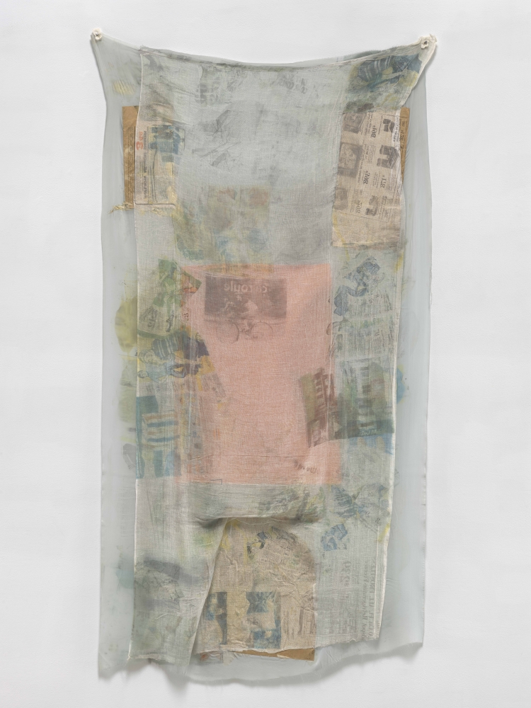 Untitled (Hoarfrost)

1974

solvent transfer on fabric and paper bags

80&amp;nbsp;&amp;frac12; x 42&amp;nbsp;&amp;frac12; x 2 inches (204.5 x 108 x 5 cm)&amp;nbsp;

&amp;copy; 2022 The Robert Rauschenberg Foundation, Licensed by VAGA at Artists Rights Society (ARS), New York. Photo: Ron Amstutz, courtesy of The Robert Rauschenberg Foundation and Mnuchin Gallery, New York.